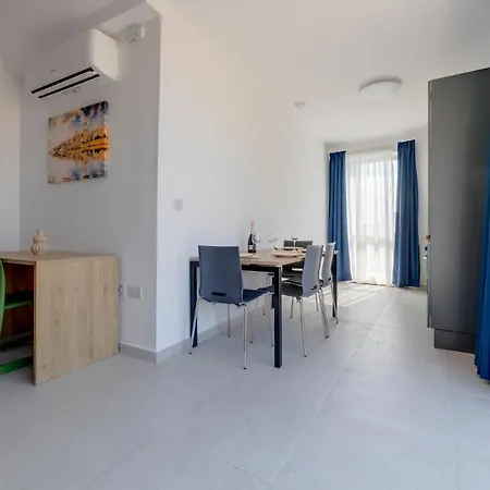 Wave Crest Holiday Apartments St. Paul's Bay Buitenkant foto