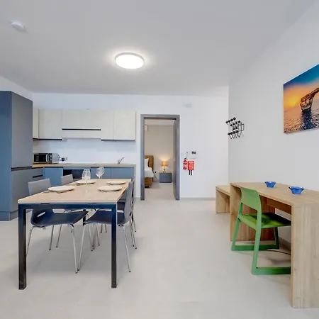 Wave Crest Holiday Apartments St. Paul's Bay Buitenkant foto
