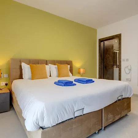 Wave Crest Holiday Apartments St. Paul's Bay Buitenkant foto