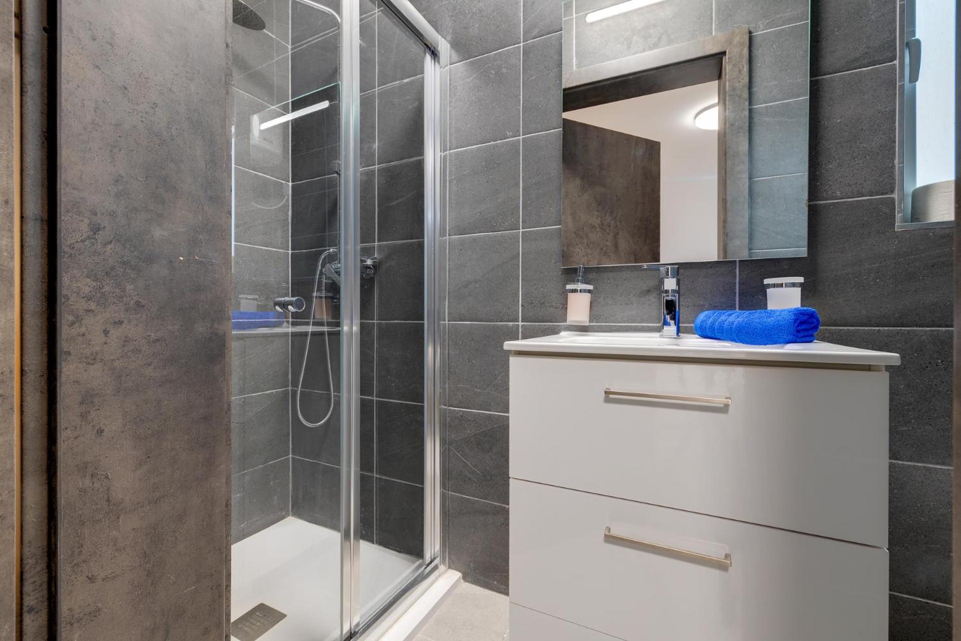 Wave Crest Apartment
