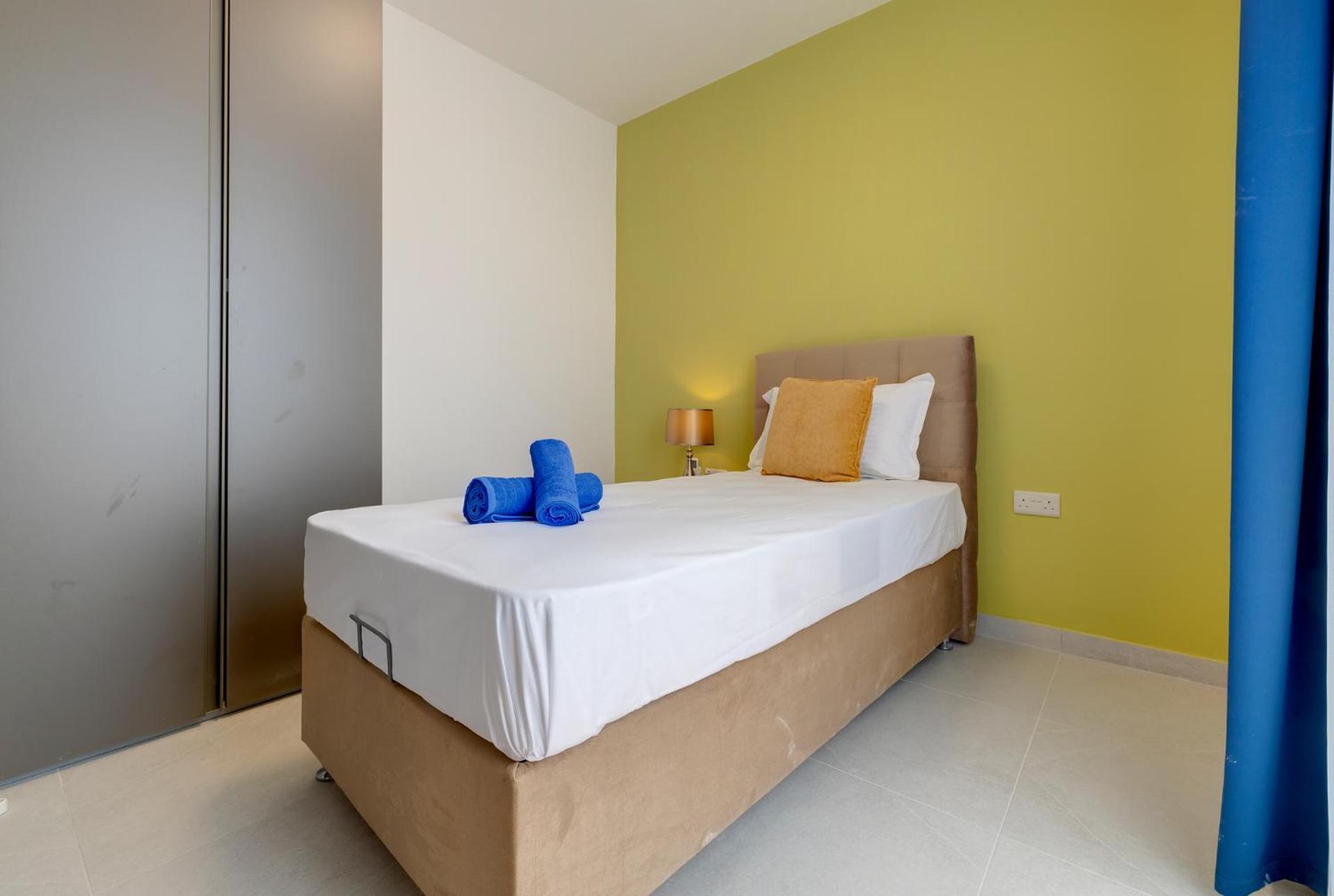 Wave Crest Apartment *